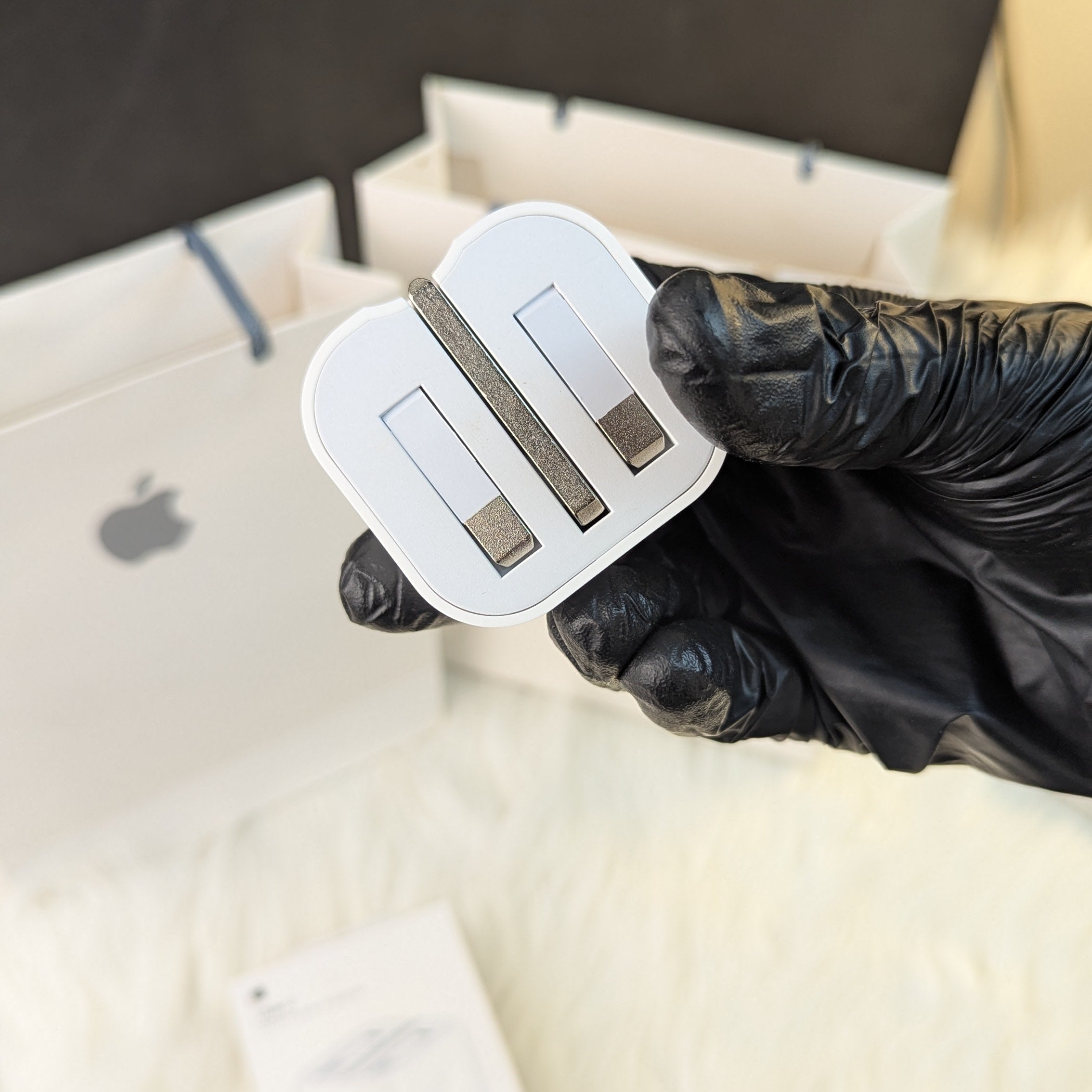 Apple 20W USB-C Power Adapter NFC Compatible